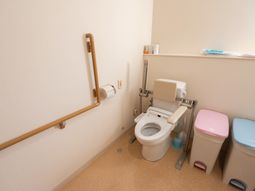 手すり付きトイレ