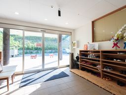 エントランスの明るい空間