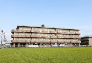 青空の建物外観