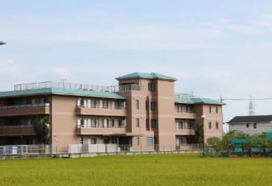 広々とした建物外観
