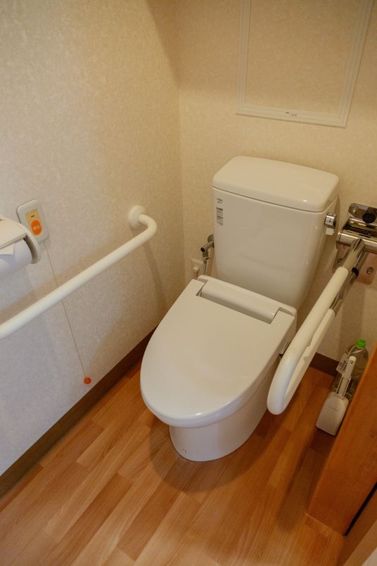 手すり付きトイレ設備