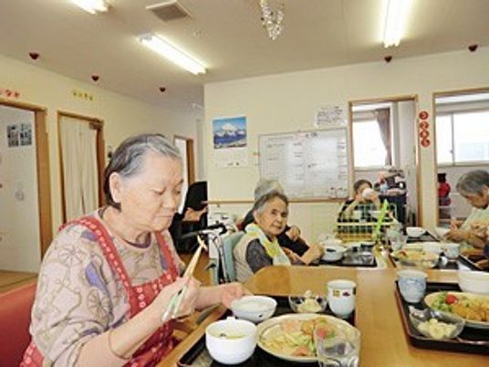 和やかな食事風景