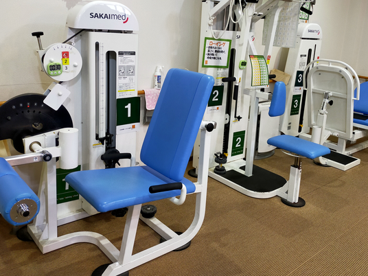 機能訓練室の運動器具  