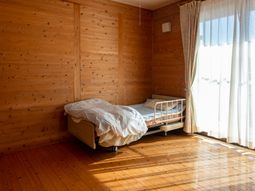 木の温もり溢れる居室