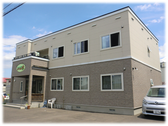 落ち着いた外観の建物