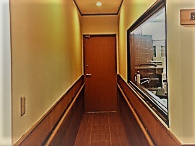 温かみのある廊下の風景 廊下 採光を考慮した設計で明るく開放的な廊下は、歩くことが楽しみになる空間です。