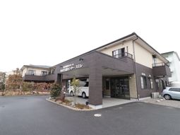 施設の開放的な外観