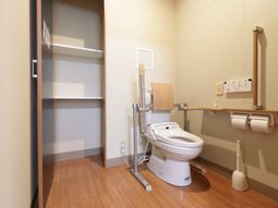 バリアフリー設計のトイレ