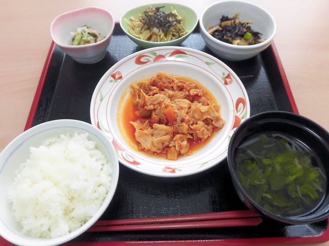 健康的な料理 料理 栄養バランスを考えた食事が提供されており、心身の健康をサポートします。