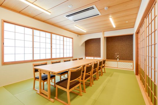 明るい和室の居室