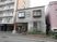 街中のシンプルな建物