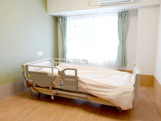 居心地の良い居室 居室 明るく清潔感のある個室で、快適な電動ベッドが備え付けられ、安心してお過ごしいただけます。