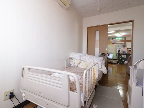 安全な柵のついた居室