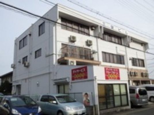 外観の建物正面  
