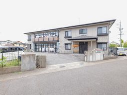 建物の外観と入り口