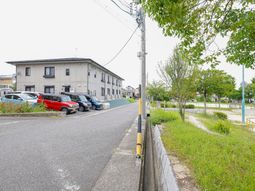 外観と自然のある施設