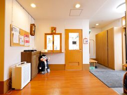 明るい廊下の風景