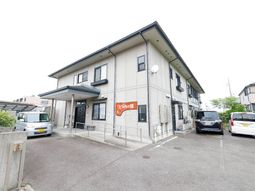 明るい外観の建物エントランス