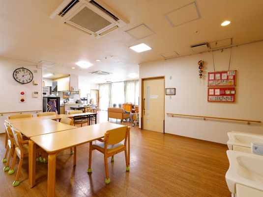 明るい食堂の風景