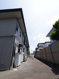 施設の清潔な外観