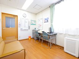 休憩スペースの明るい部屋