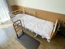明るい個室の居室