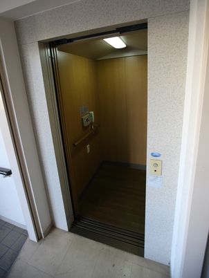 開かれたエレベーター