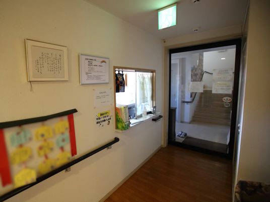 廊下と階段の場面