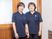 明るい表情のスタッフ二人