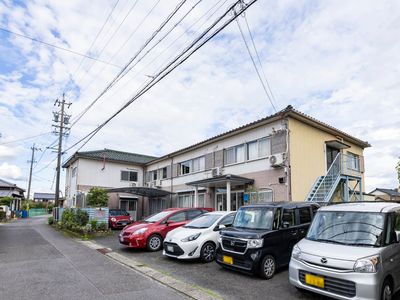 平屋建ての施設外観