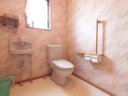 清潔なトイレの一室