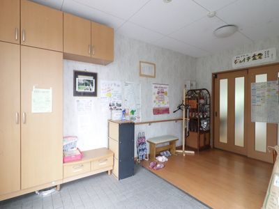 情報掲示のあるエントランス