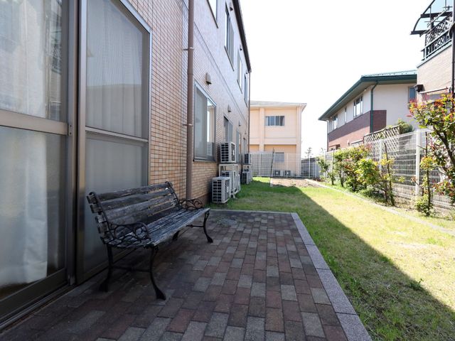 清潔感ある中庭空間