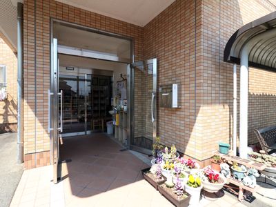 エントランスと花壇