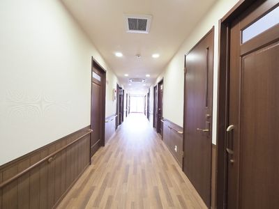 明るい清潔な廊下