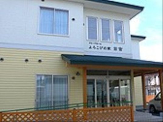 明るい建物のエントランス