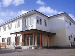 明るい建物のエントランス