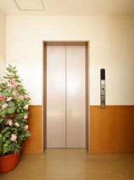 清潔な壁の掲示物