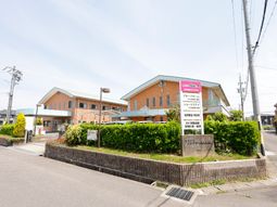 明るい日差しの居心地の良い建物