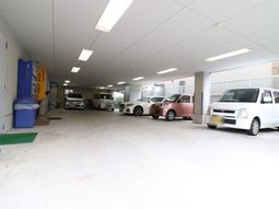 駐車場の広々とした空間