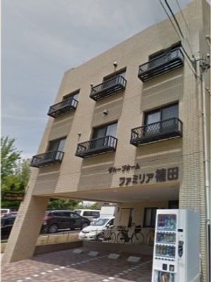 建物正面の外観