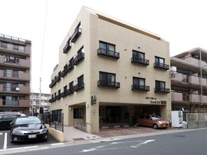 清潔感のあるビル外観