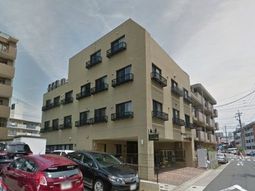 清潔感のあるビルの外観