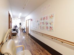 廊下と掲示物の様子