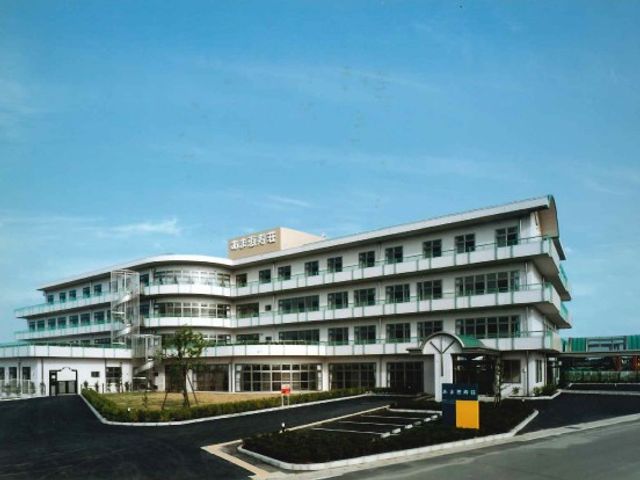 建物全景の外観  