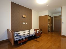 広々した明るい居室