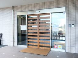 モダンなエントランスドア