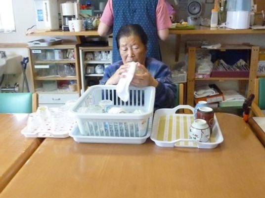 高齢者の食事風景