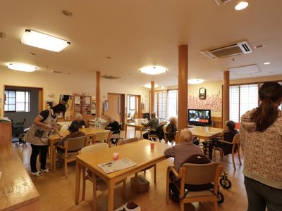 明るい共有スペースの様子