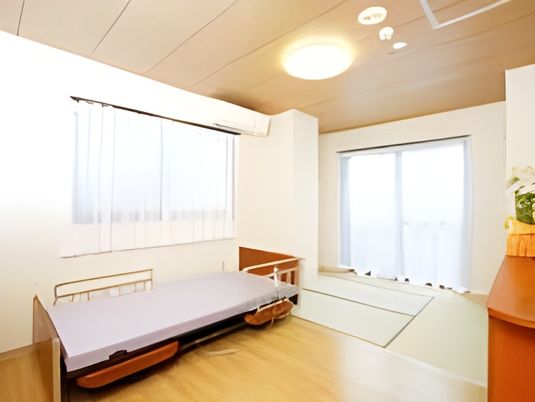 明るい居室の一角